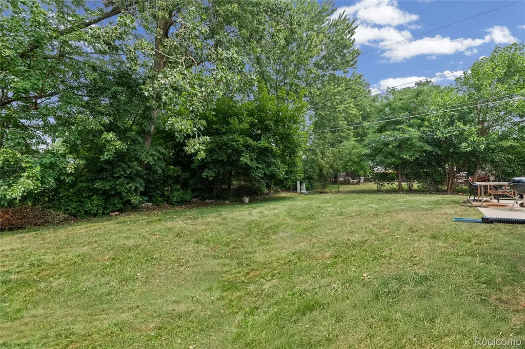 4051 Dickson Drive Sterling Heights City MI 48310