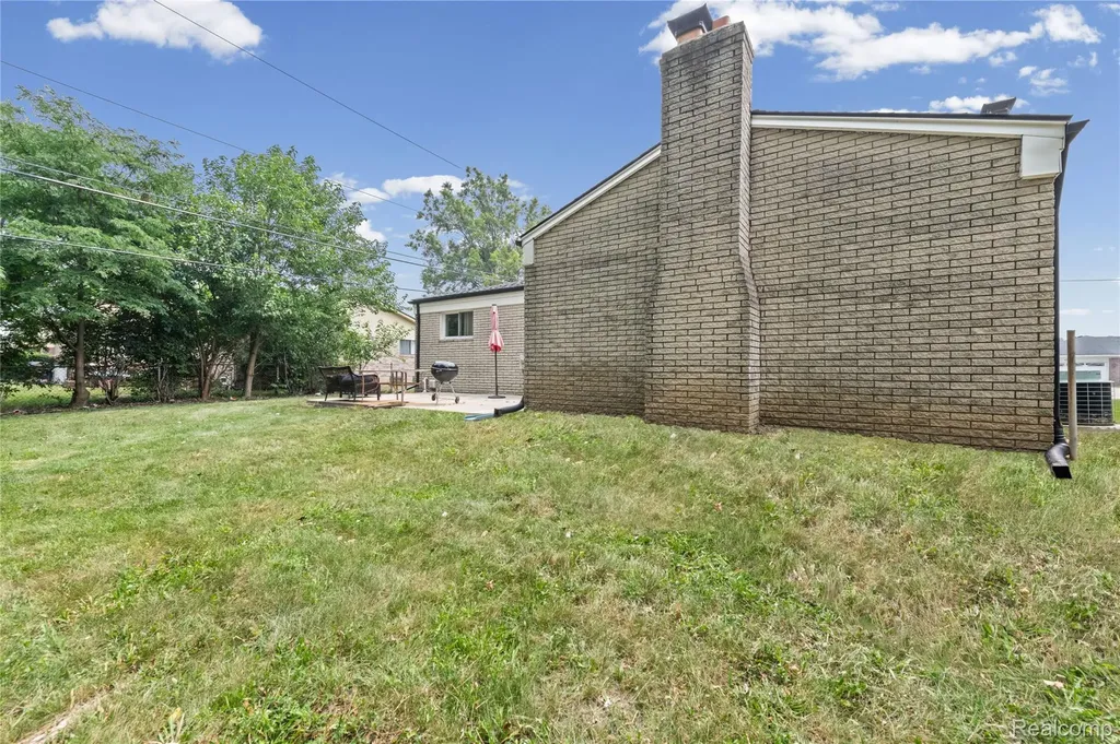 4051 Dickson Drive Sterling Heights City MI 48310
