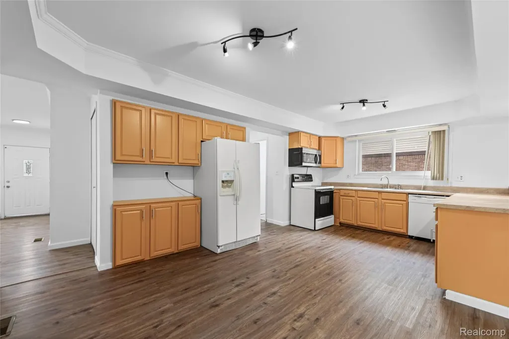 4051 Dickson Drive Sterling Heights City MI 48310