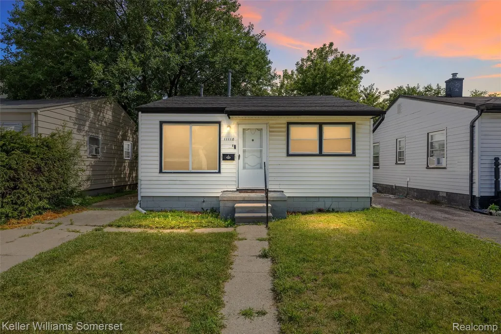11118 Jewett Avenue Warren City MI 48089