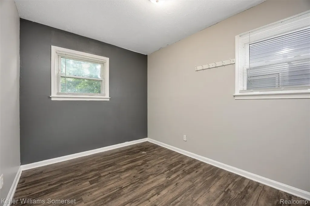 11118 Jewett Avenue Warren City MI 48089