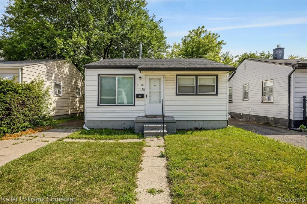 11118 Jewett Avenue Warren City MI 48089