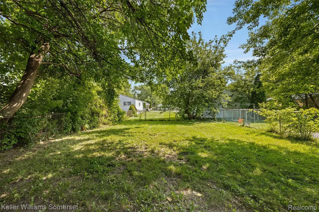 11118 Jewett Avenue Warren City MI 48089