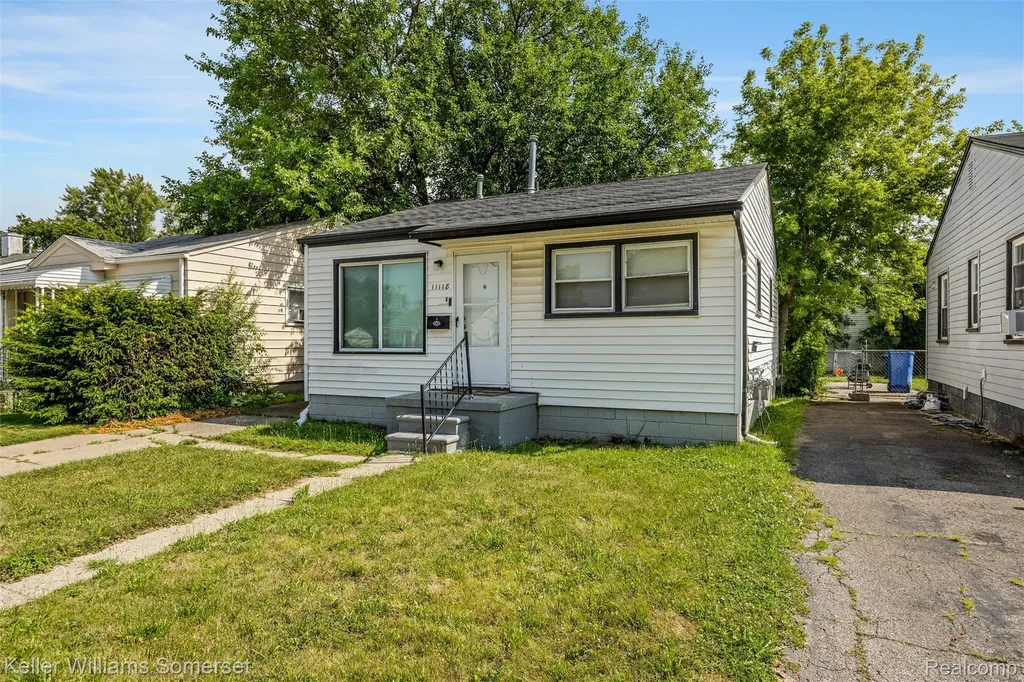 11118 Jewett Avenue Warren City MI 48089