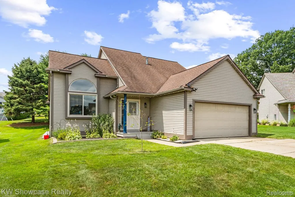 1313 Pin Oak Bluff Howell Township MI 48843