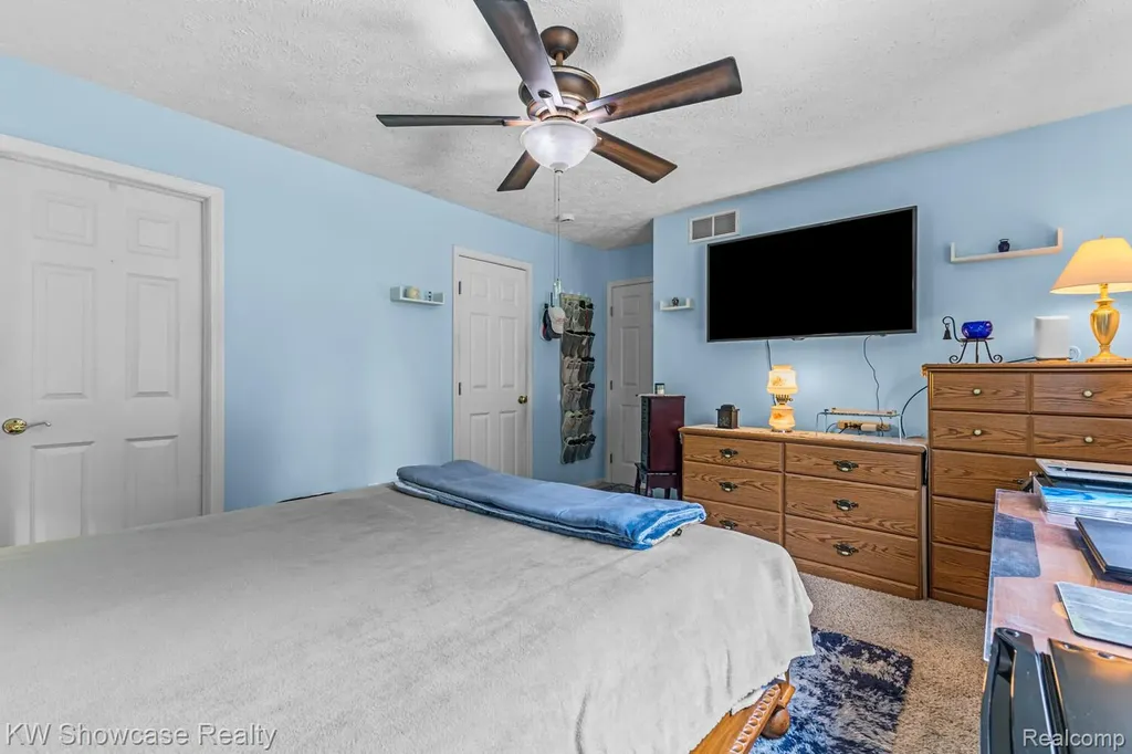 1313 Pin Oak Bluff Howell Township MI 48843