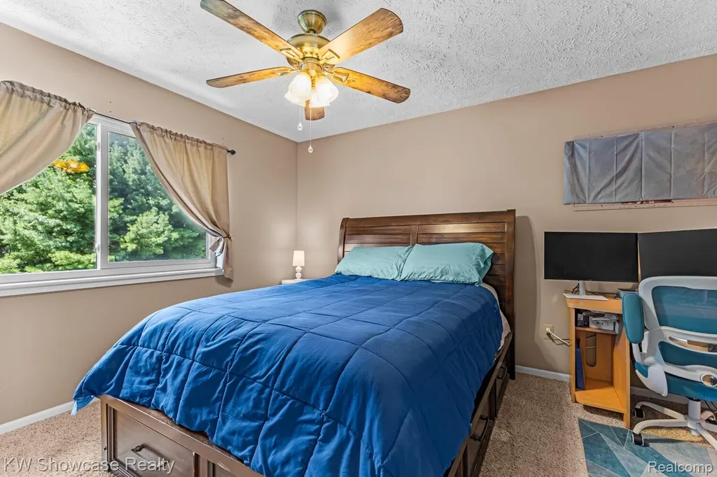 1313 Pin Oak Bluff Howell Township MI 48843