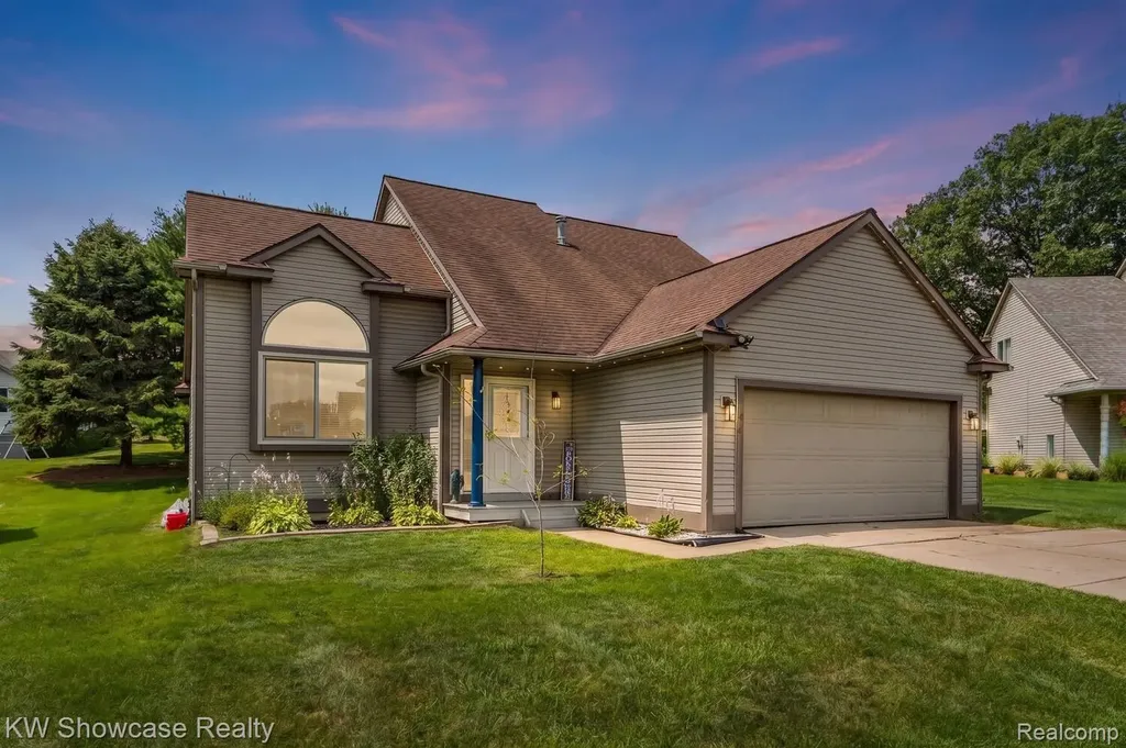 1313 Pin Oak Bluff Howell Township MI 48843