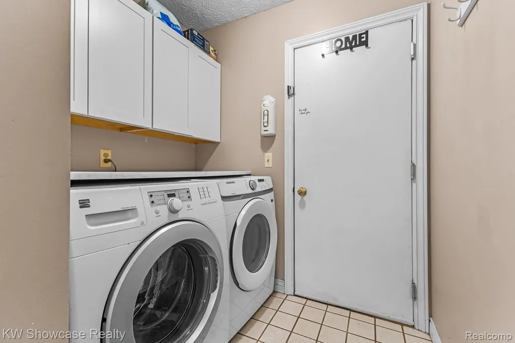 1313 Pin Oak Bluff Howell Township MI 48843
