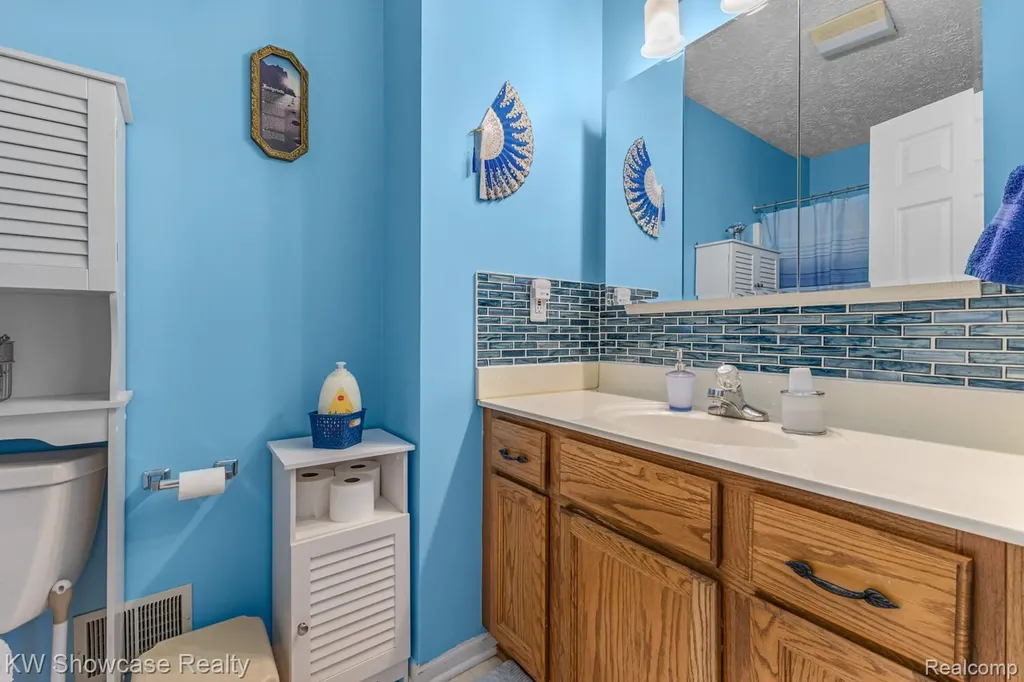 1313 Pin Oak Bluff Howell Township MI 48843