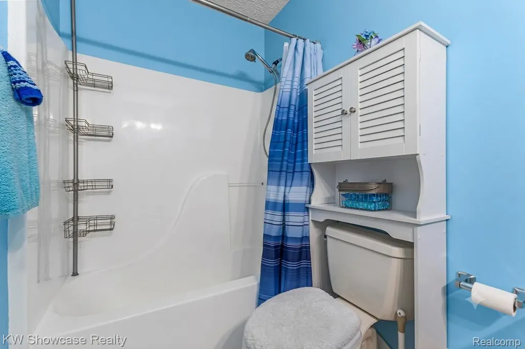 1313 Pin Oak Bluff Howell Township MI 48843