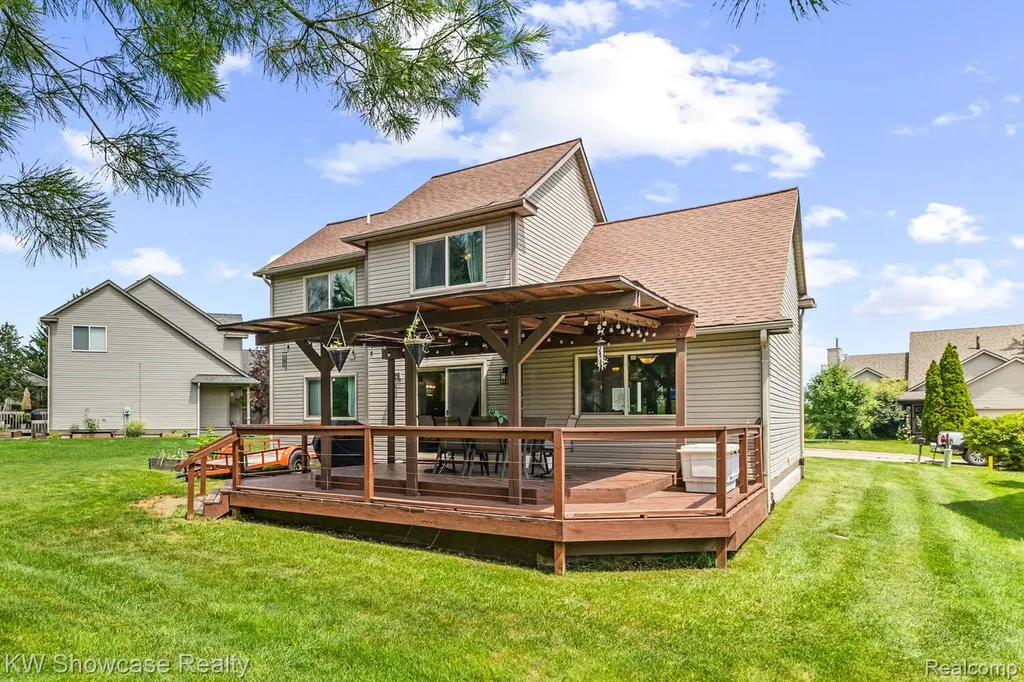 1313 Pin Oak Bluff Howell Township MI 48843