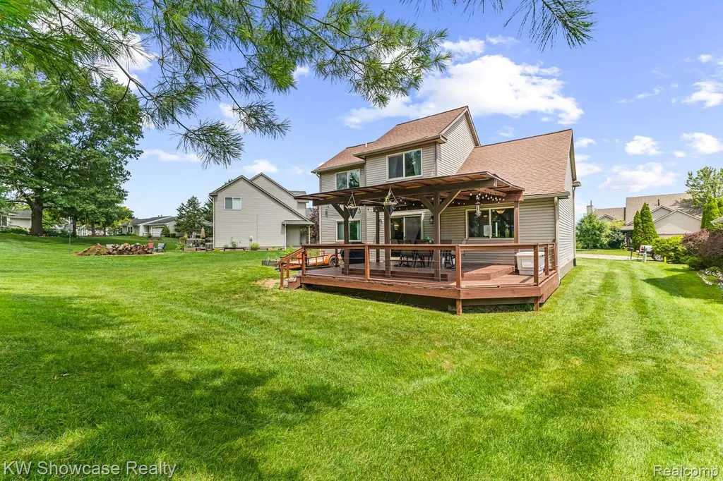 1313 Pin Oak Bluff Howell Township MI 48843