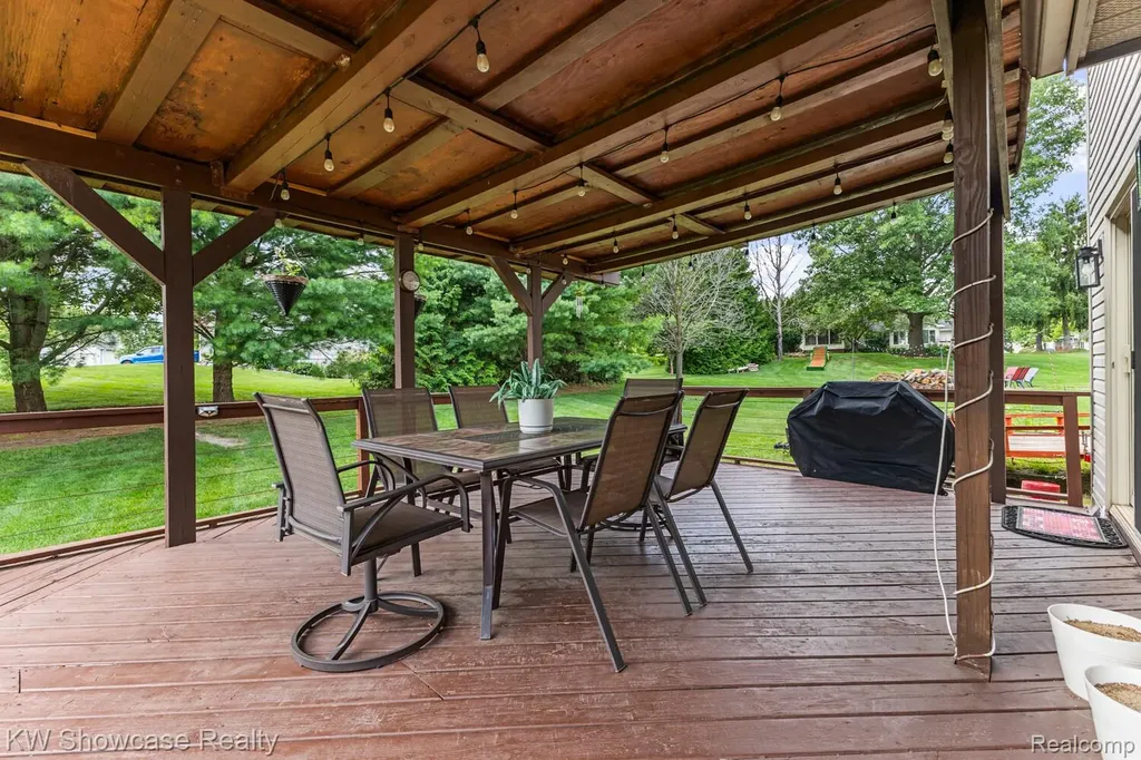 1313 Pin Oak Bluff Howell Township MI 48843