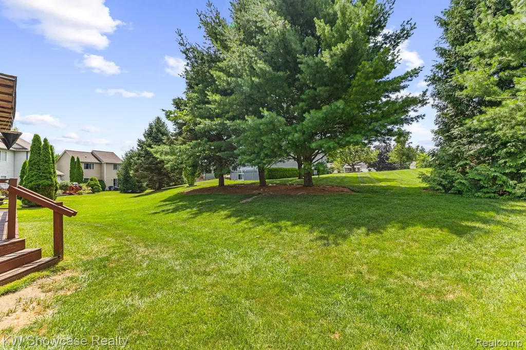 1313 Pin Oak Bluff Howell Township MI 48843