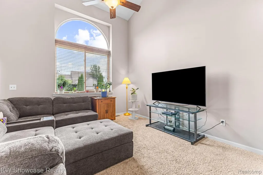 1313 Pin Oak Bluff Howell Township MI 48843
