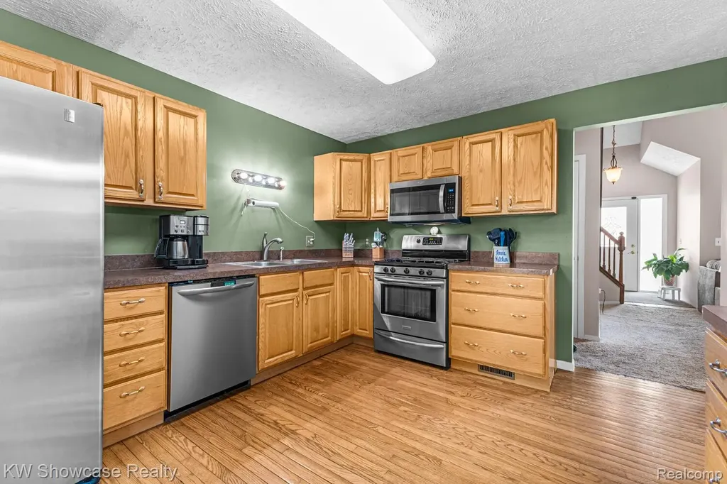 1313 Pin Oak Bluff Howell Township MI 48843