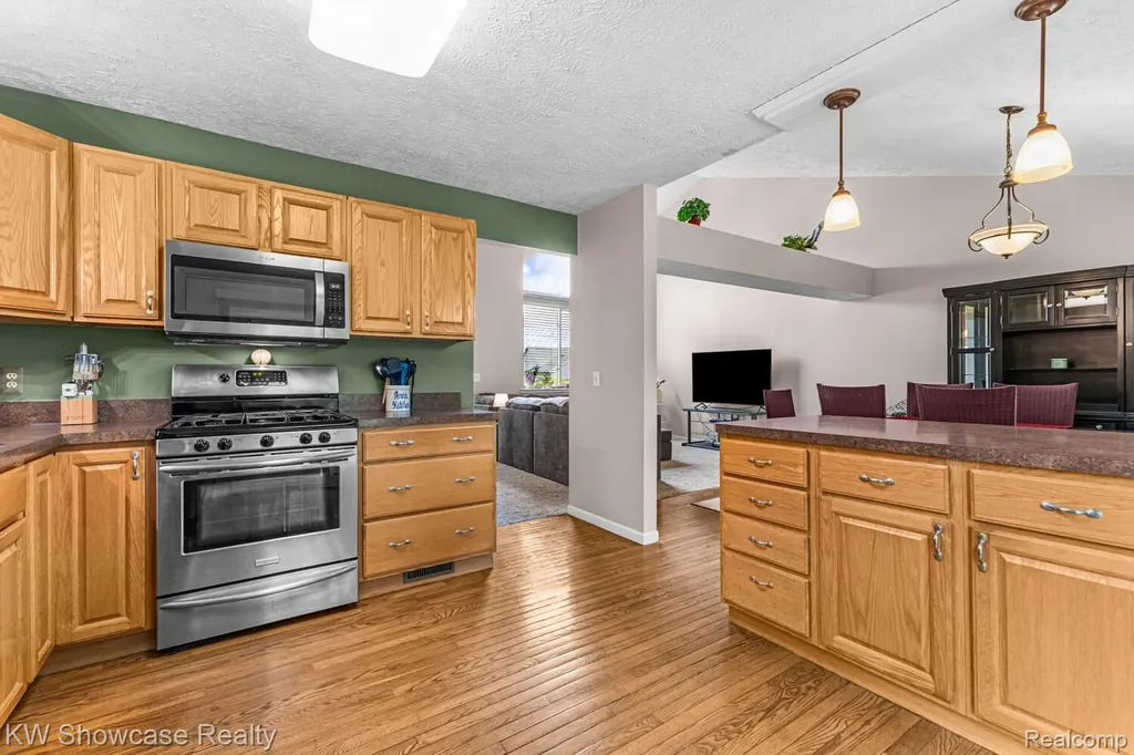 1313 Pin Oak Bluff Howell Township MI 48843