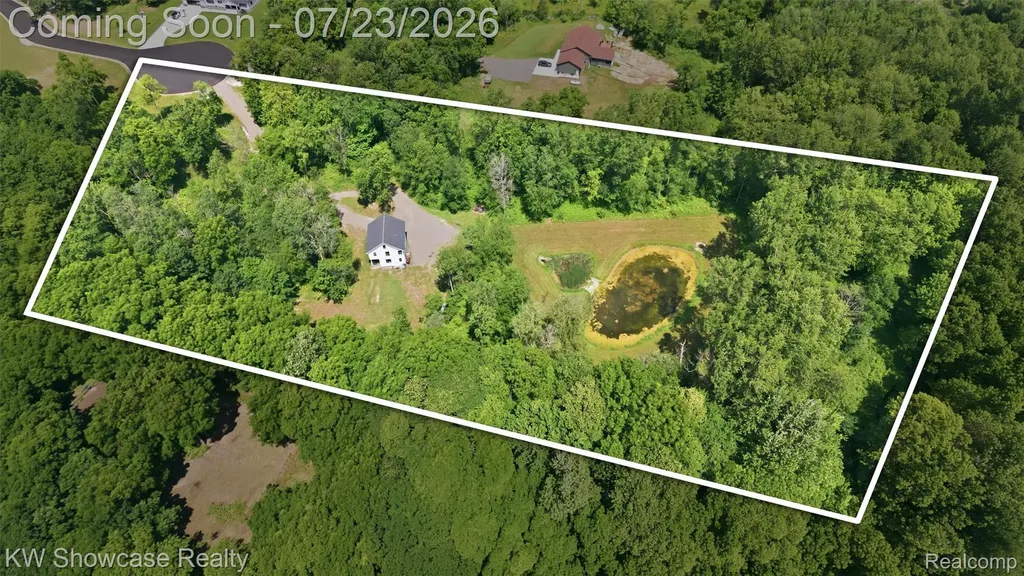 9725 Copper Ridge Drive Handy Township MI 48836