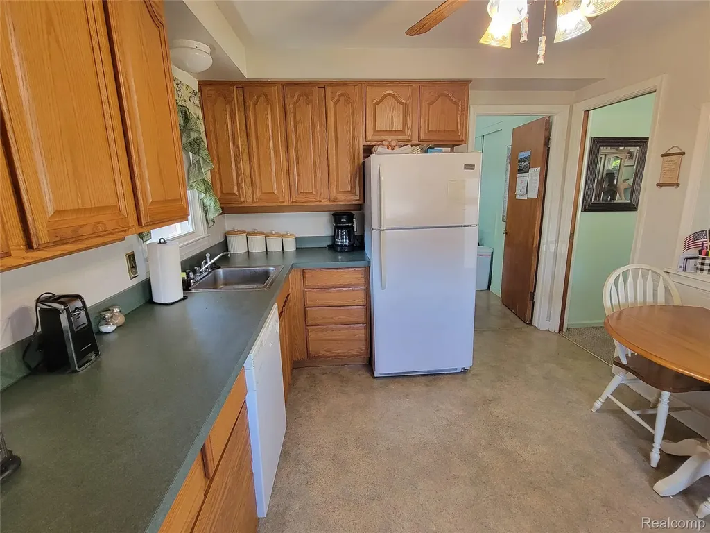 18511 Wendy Riverview City MI 48193