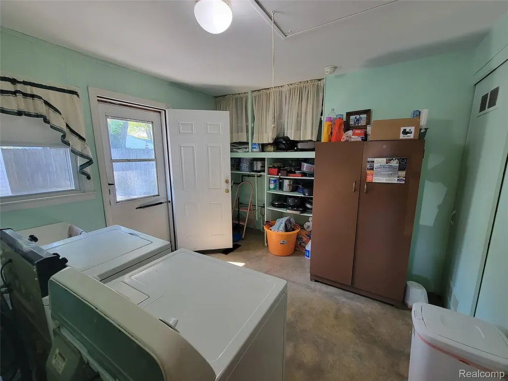 18511 Wendy Riverview City MI 48193