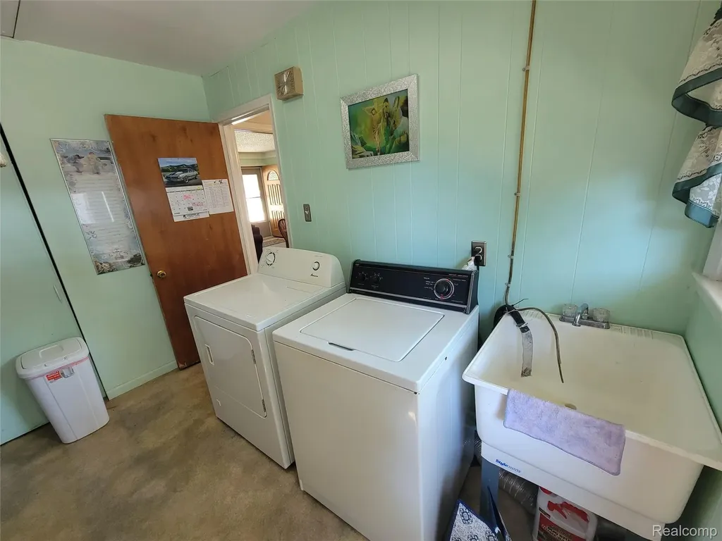 18511 Wendy Riverview City MI 48193