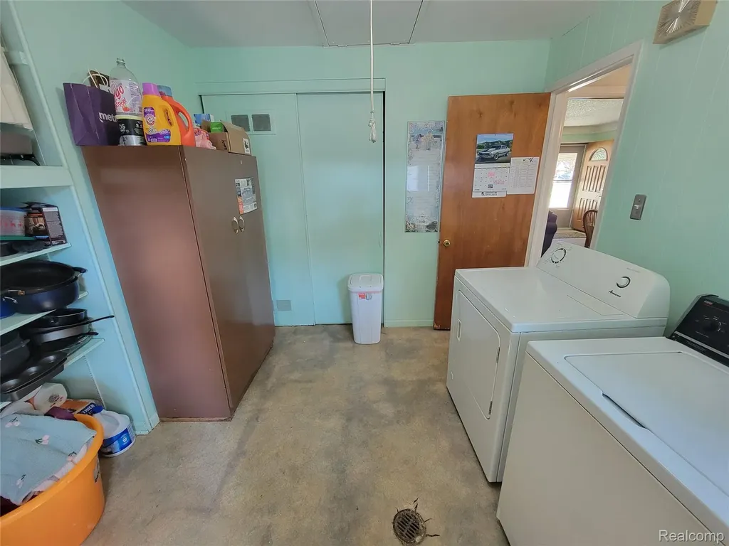 18511 Wendy Riverview City MI 48193