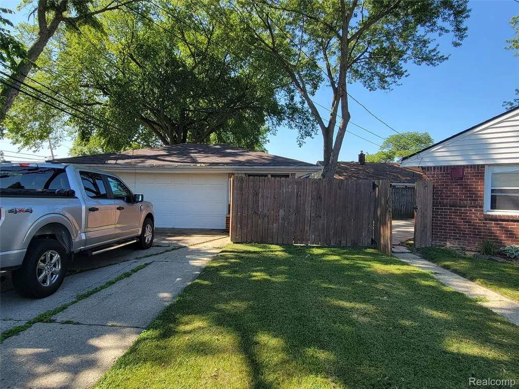 18511 Wendy Riverview City MI 48193