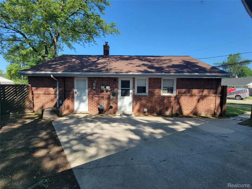 18511 Wendy Riverview City MI 48193