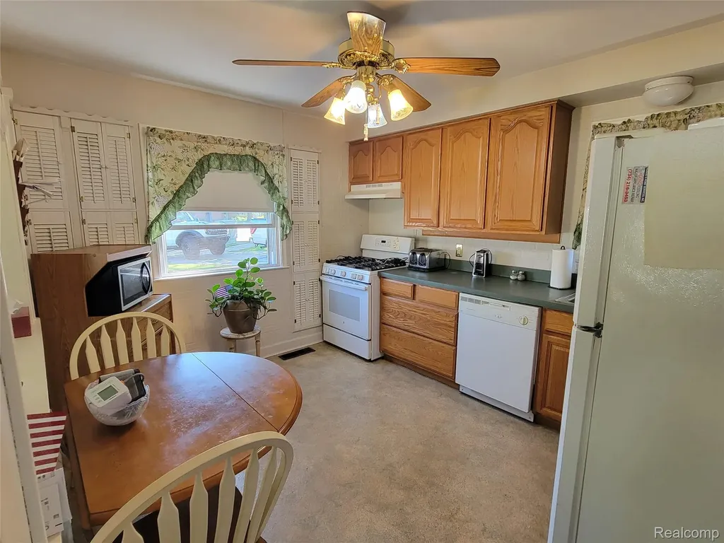 18511 Wendy Riverview City MI 48193