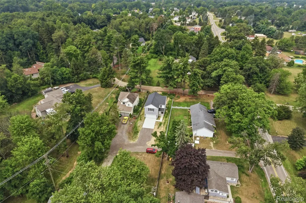 9400 Roland Drive Hamburg Township MI 48116