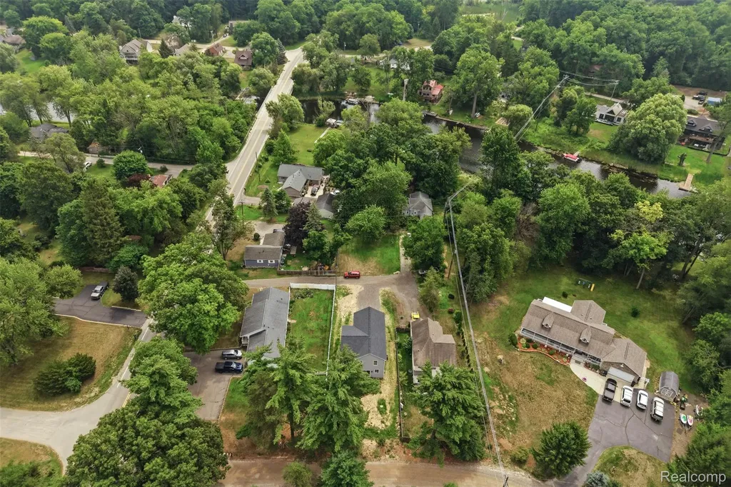 9400 Roland Drive Hamburg Township MI 48116