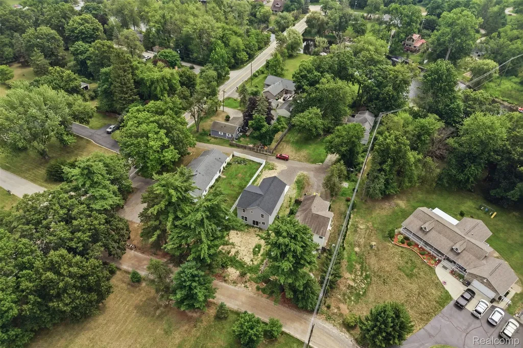 9400 Roland Drive Hamburg Township MI 48116