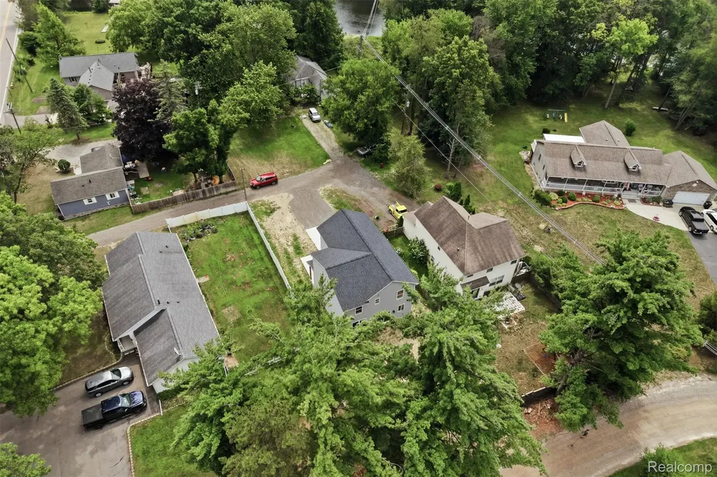 9400 Roland Drive Hamburg Township MI 48116