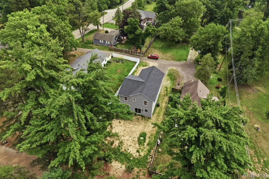 9400 Roland Drive Hamburg Township MI 48116