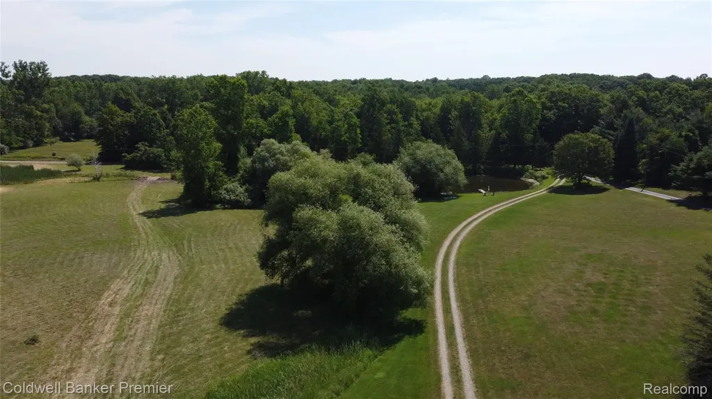 3975 Hagerman Road Addison Township MI 48367