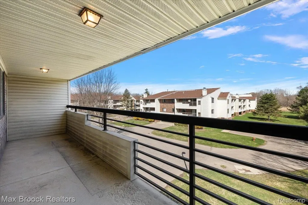 30414 Orchard Lake Road Farmington Hills City MI 48334
