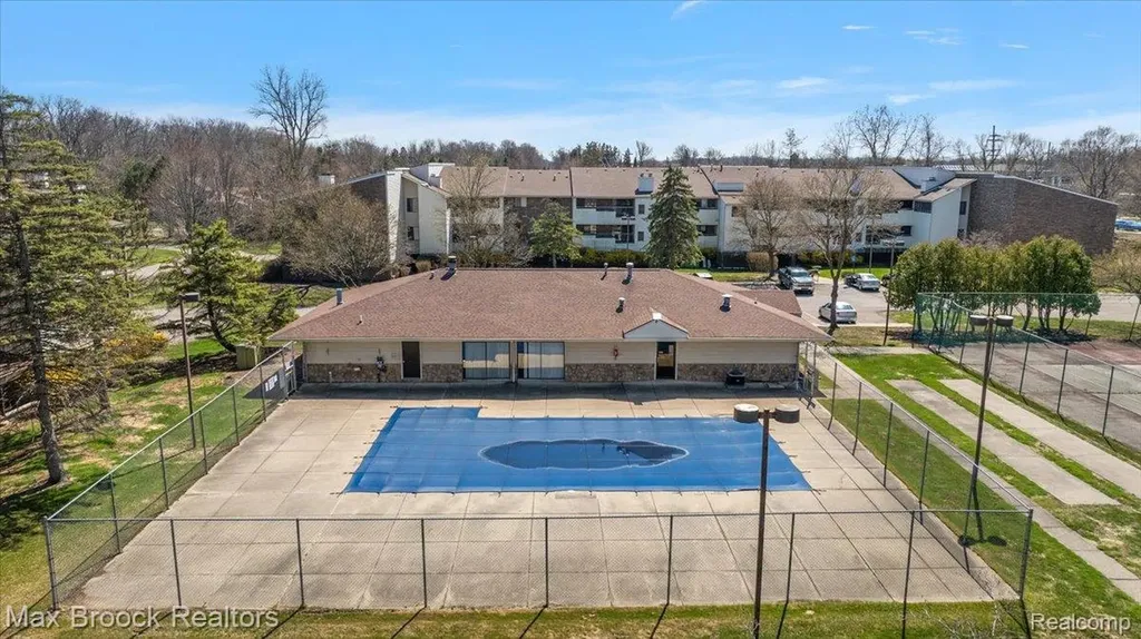 30414 Orchard Lake Road Farmington Hills City MI 48334