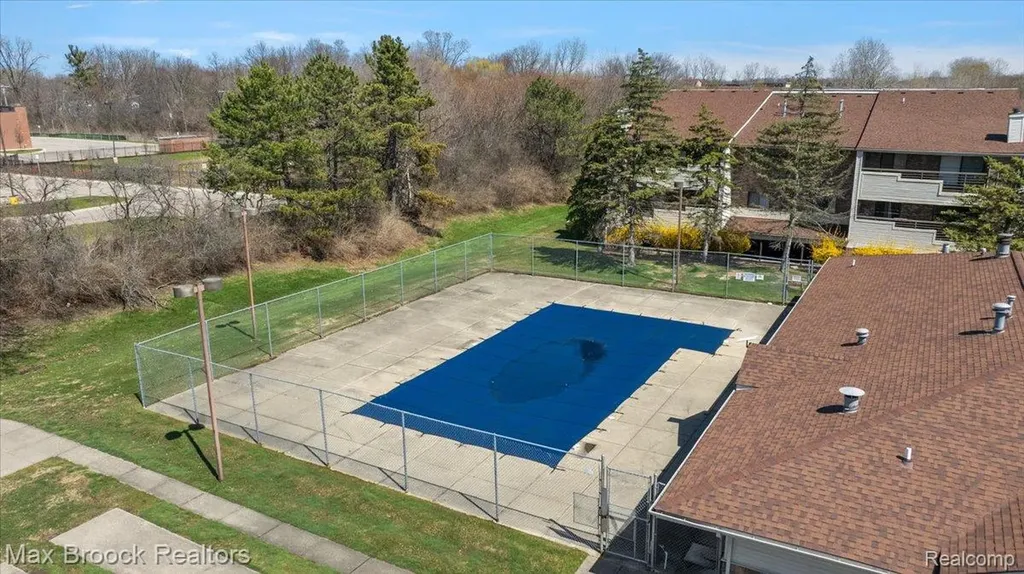 30414 Orchard Lake Road Farmington Hills City MI 48334