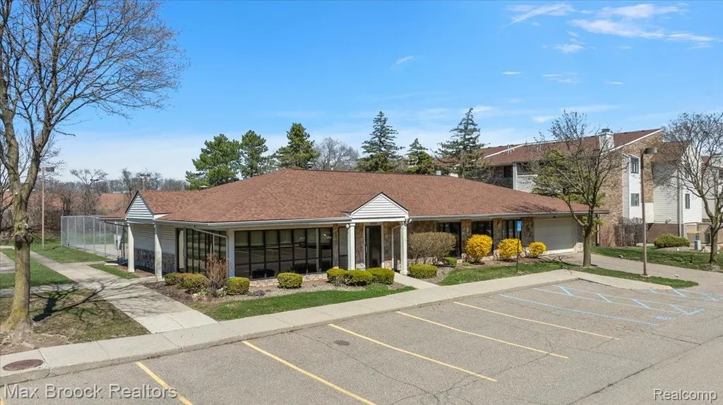 30414 Orchard Lake Road Farmington Hills City MI 48334