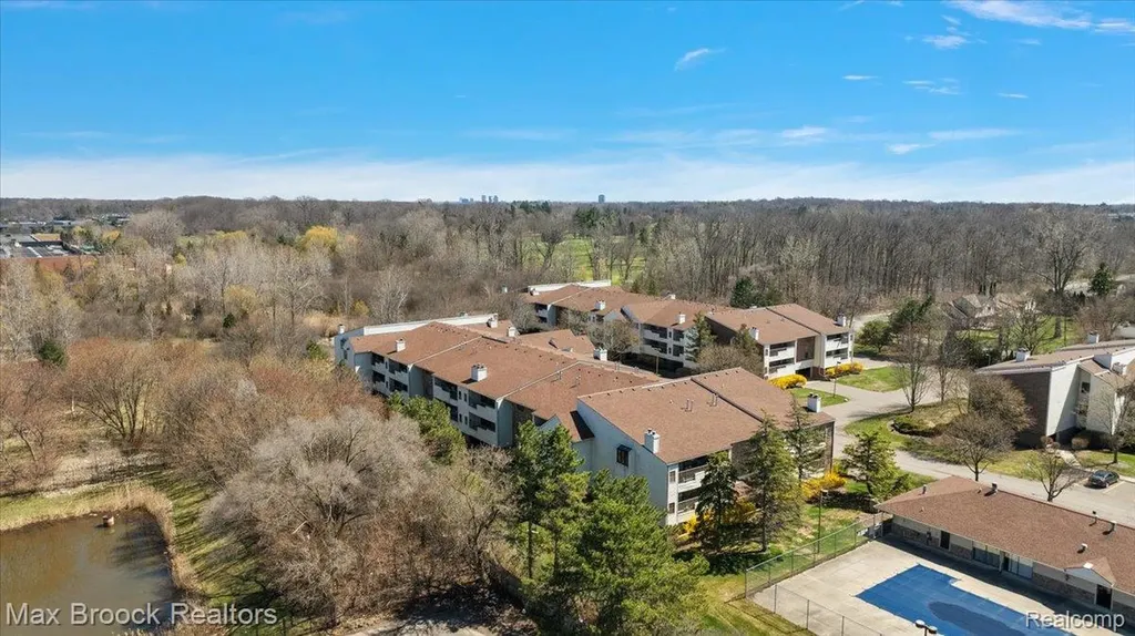 30414 Orchard Lake Road Farmington Hills City MI 48334