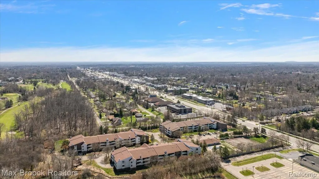 30414 Orchard Lake Road Farmington Hills City MI 48334