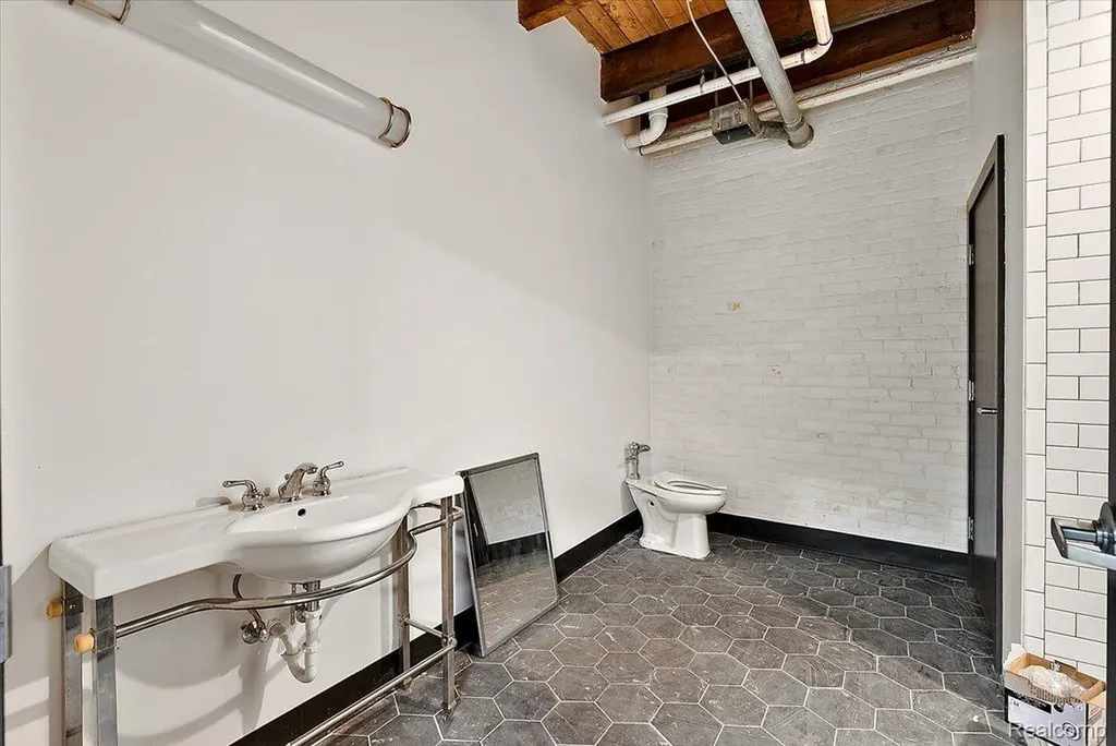 2630 Charlevoix Street Detroit City MI 48207