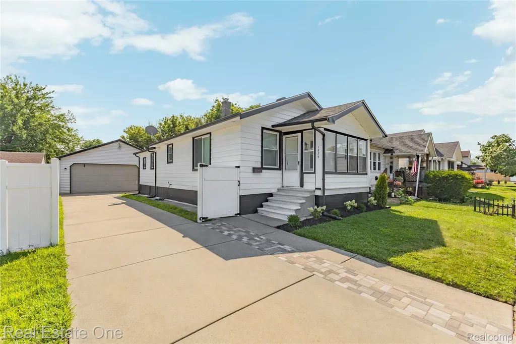 1539 Oconnor Avenue Lincoln Park City MI 48146