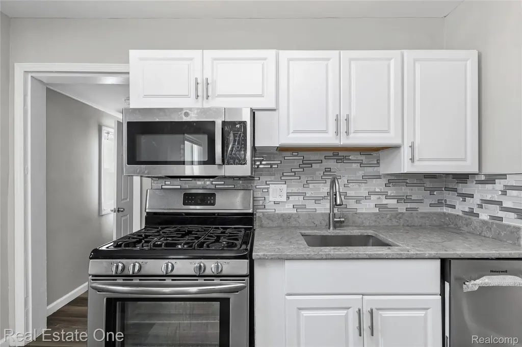 1539 Oconnor Avenue Lincoln Park City MI 48146