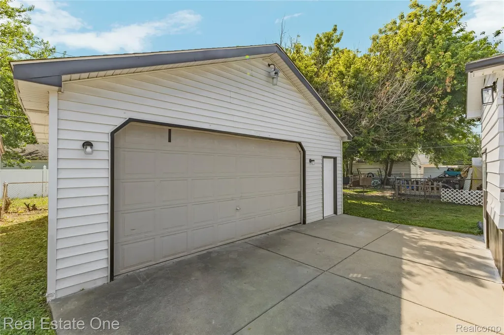 1539 Oconnor Avenue Lincoln Park City MI 48146