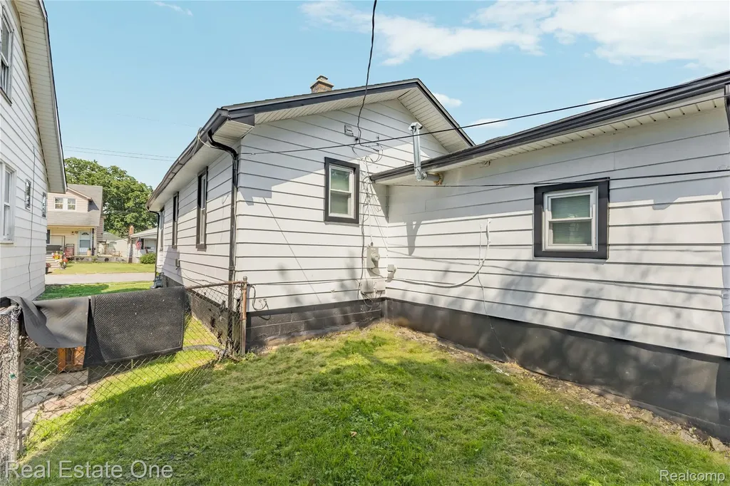1539 Oconnor Avenue Lincoln Park City MI 48146