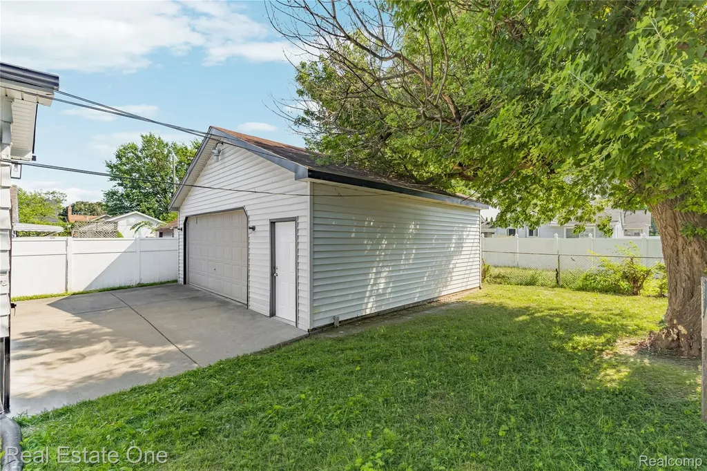 1539 Oconnor Avenue Lincoln Park City MI 48146