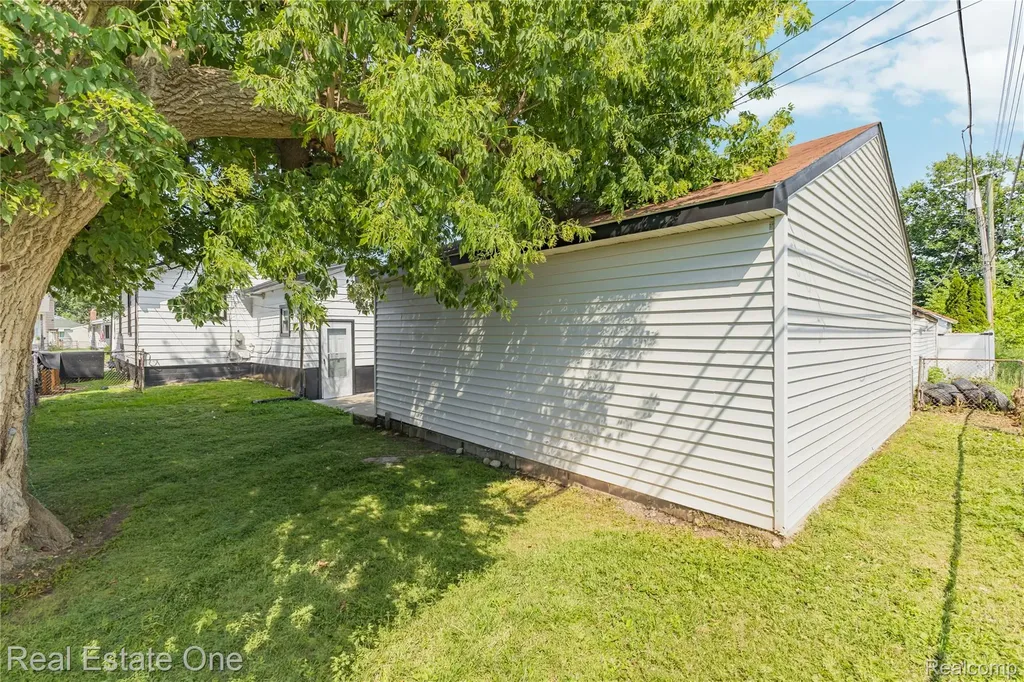 1539 Oconnor Avenue Lincoln Park City MI 48146
