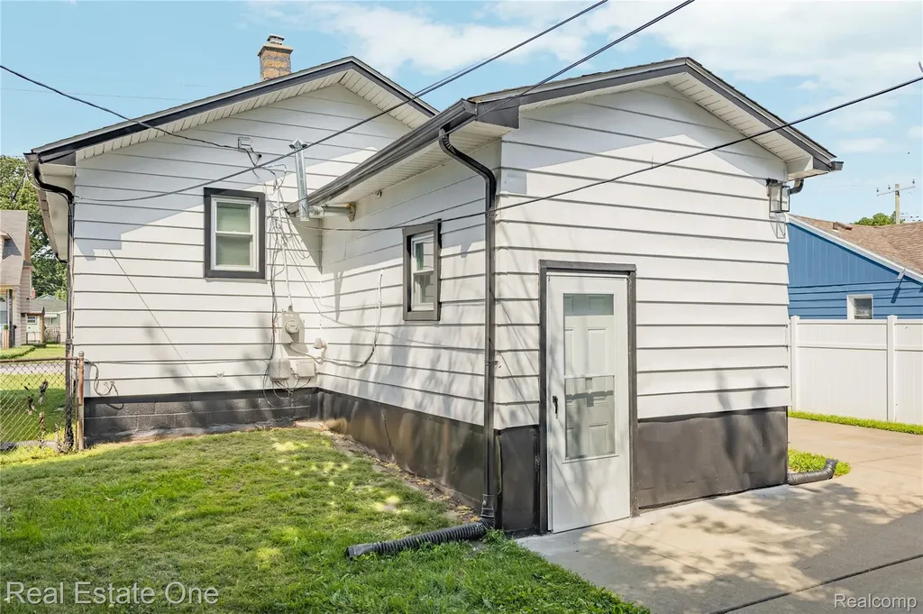 1539 Oconnor Avenue Lincoln Park City MI 48146